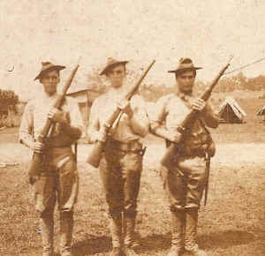 Three soldiers.jpg (350047 bytes)